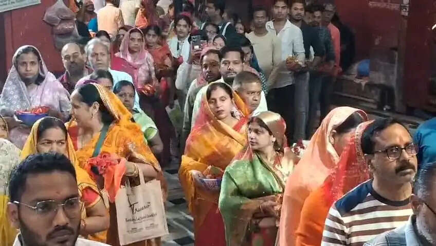 चैत्र नवरात्र : चौथे दिन मां कुष्मांडा और मां श्रृंगार गौरी के दरबार में उमड़ रहे श्रद्धालु