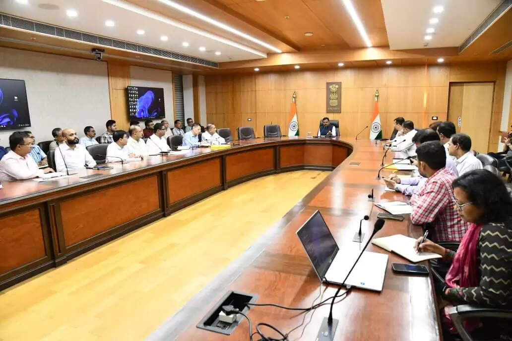 भारी वर्षा के बाद मुख्य सचिव ने की गुवाहाटी में बाढ़ के हालात की समीक्षा