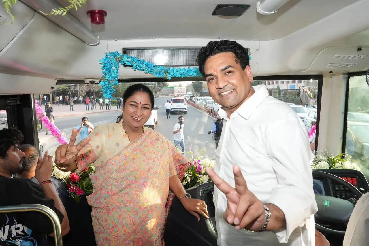 ‘देखो मेरी दिल्ली’: डबल डेकर पर्यटक बस सेवा मुख्यमंत्री ने दिखाई हरी झंडी