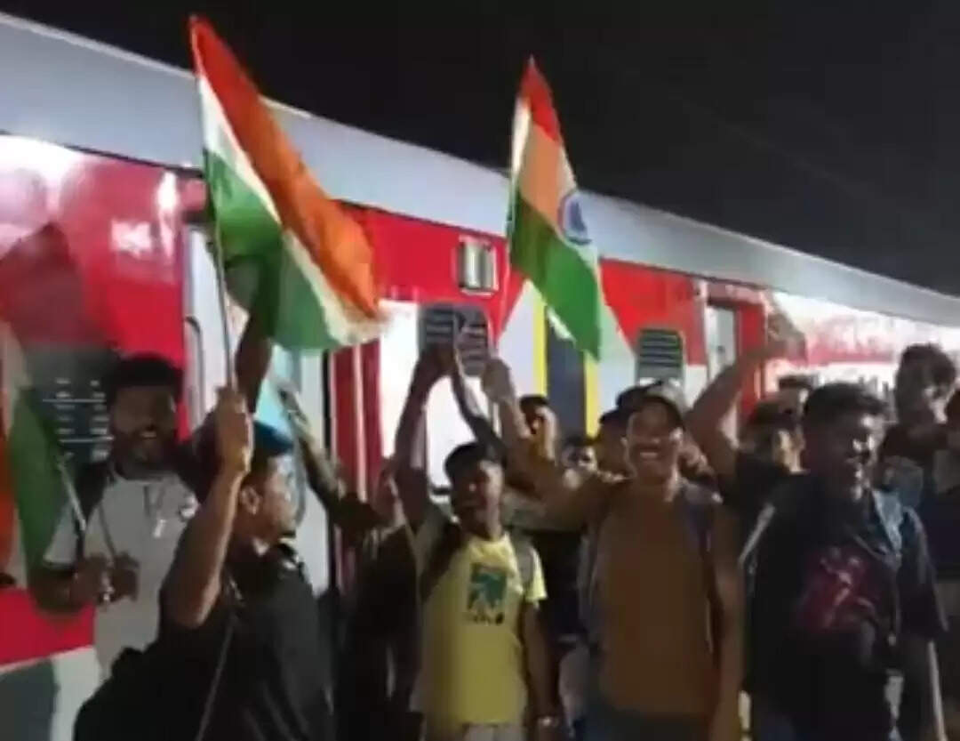 सूरत से बंगाल तक ‘वोटर स्पेशल’ ट्रेन: ममता बनर्जी को चुनौती देने के लिए भाजपा की अनोखी रणनीति