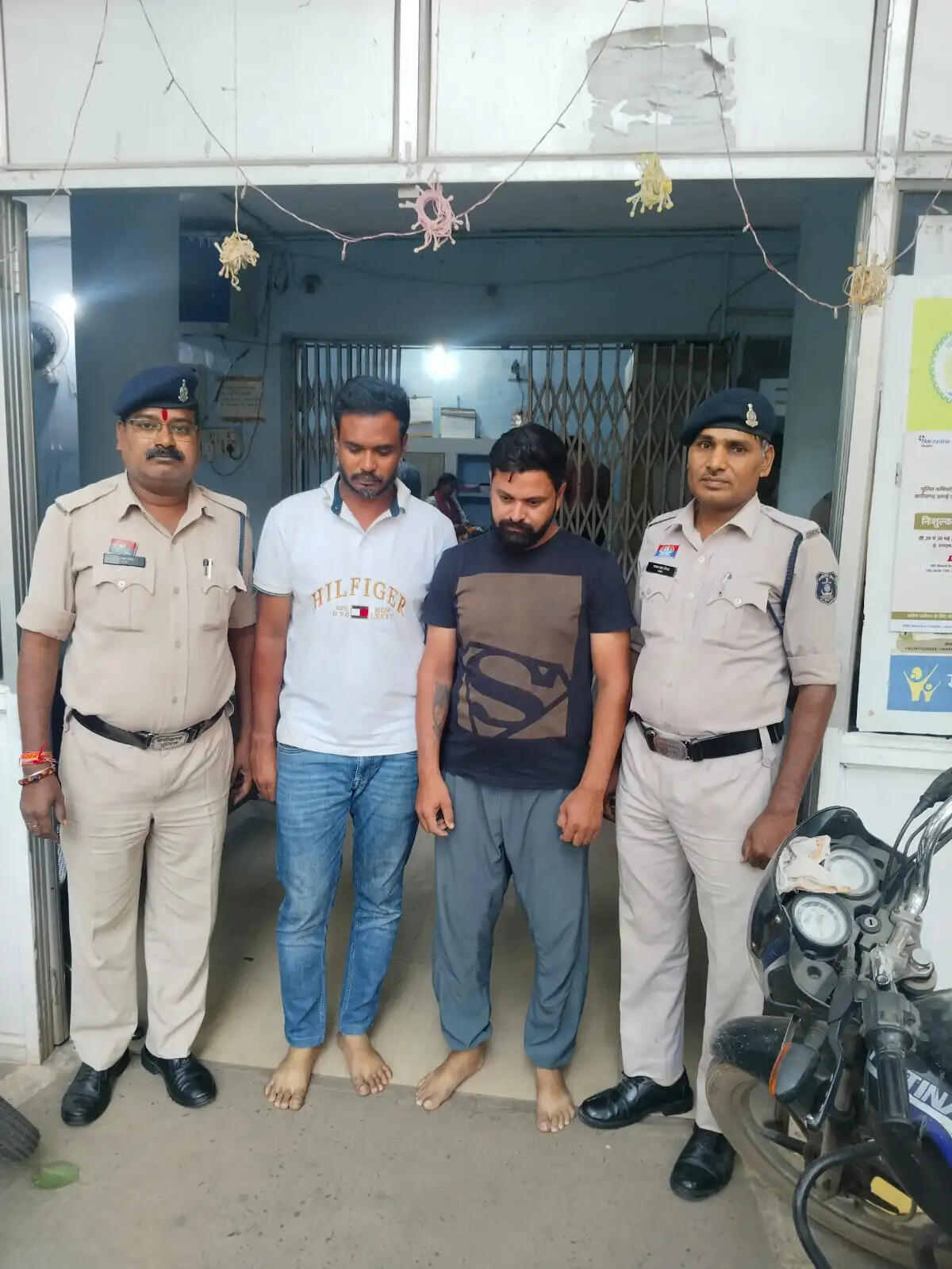 रायपुर : मारपीट कर मोबाइल और एक्टिवा की चाबी लूटने वाले दो आरोपित गिरफ्तार