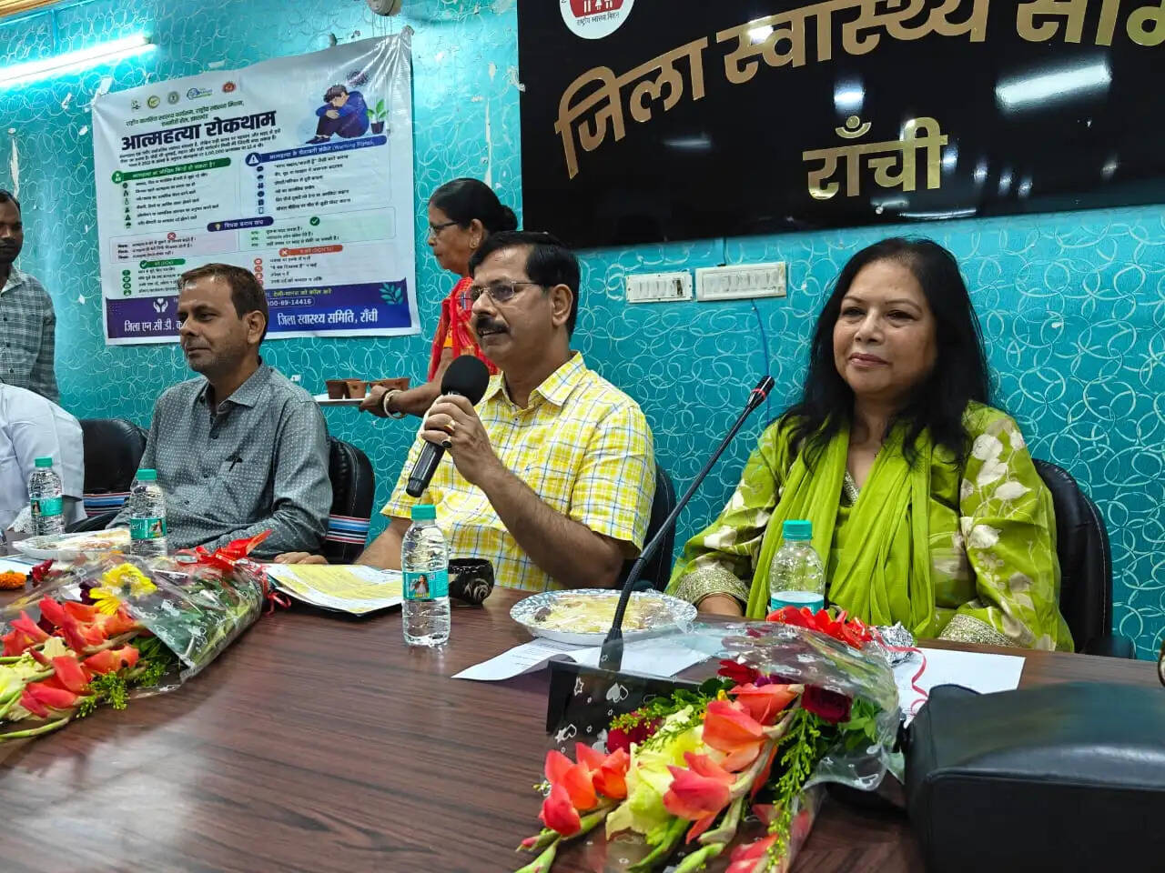 आत्महत्या रोकथाम को लेकर अभियान निदेशक ने दिलाई शपथ