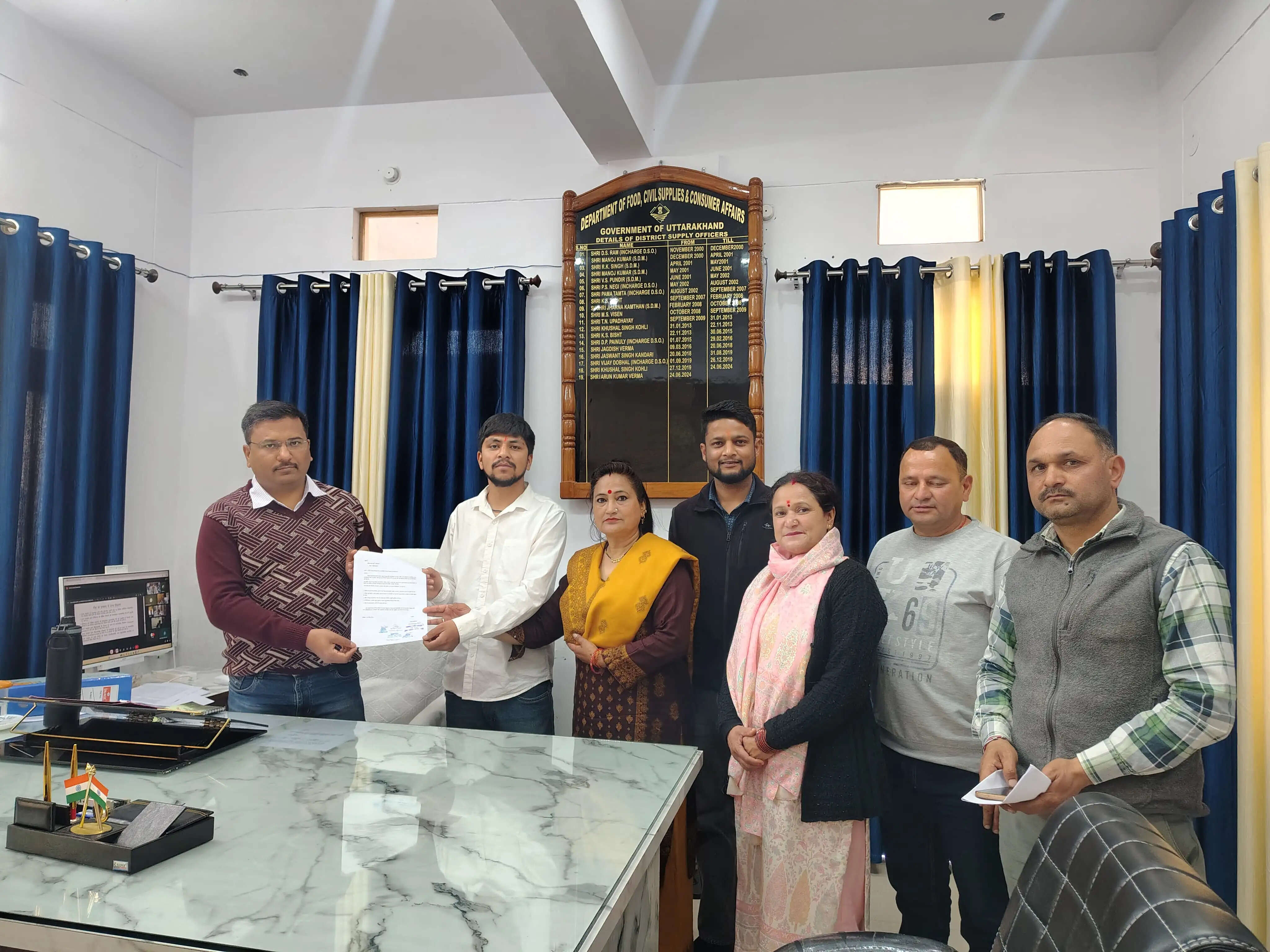 सभासदों ने गैस की नियमित आपूर्ति की उठाई मांग