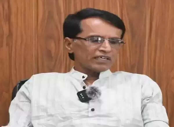 आत्मसमर्पण करने वाले नक्सली भूपति ने की साथियों से आत्मसमर्पण करने की अपील, जारी किया मोबाइल नंबर