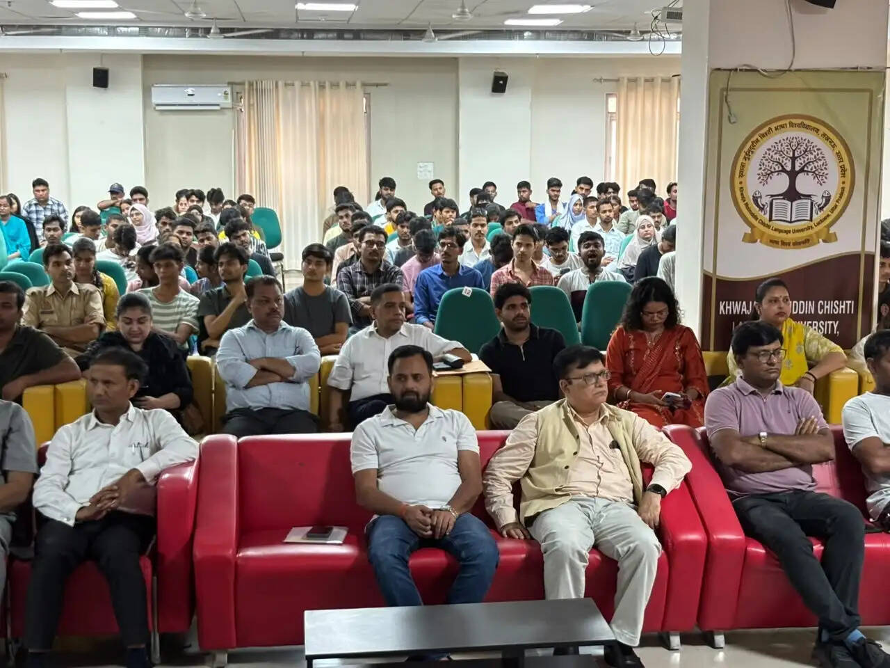 भाषा विवि में प्रधानमंत्री के “नशा मुक्त युवा फॉर विकसित भारत-संकल्प अभियान” का सजीव प्रसारण, विद्यार्थियों एवं कर्मचारियों ने ली नशामुक्ति की शपथ