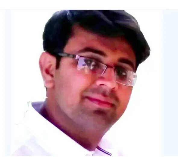 प्रतिभा का सम्मान या संबंधों का विस्तार?