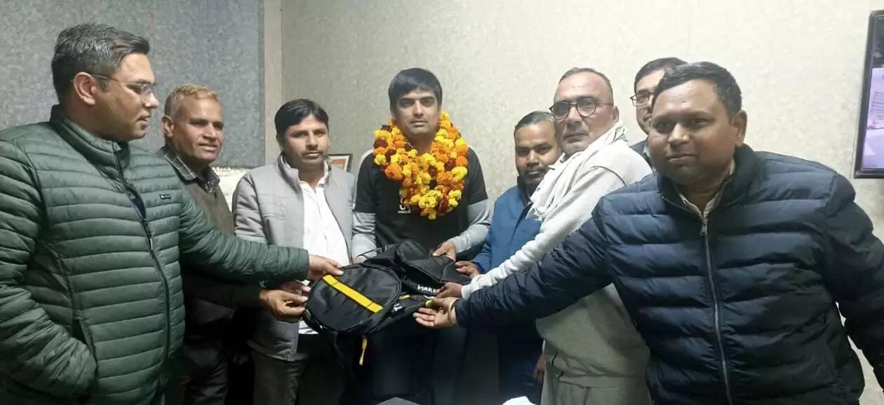 हिसार : नेशनल मास्टर्स एथलेटिक्स में कांस्य पदक विजेता सोहन सिंह का अभिनंदन