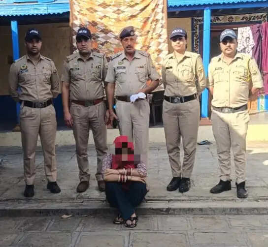 घर से 15 ग्राम चिट्टा बरामद, बेटी गिरफ्तार, मां की तलाश जारी
