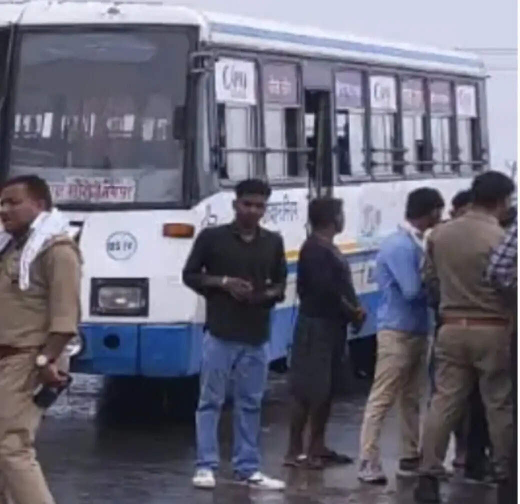 हाईवे पर भीषण सड़क हादसा; अनियंत्रित बाइक डिवाइडर व पोल से टकराई, 25 वर्षीय युवक की मौत