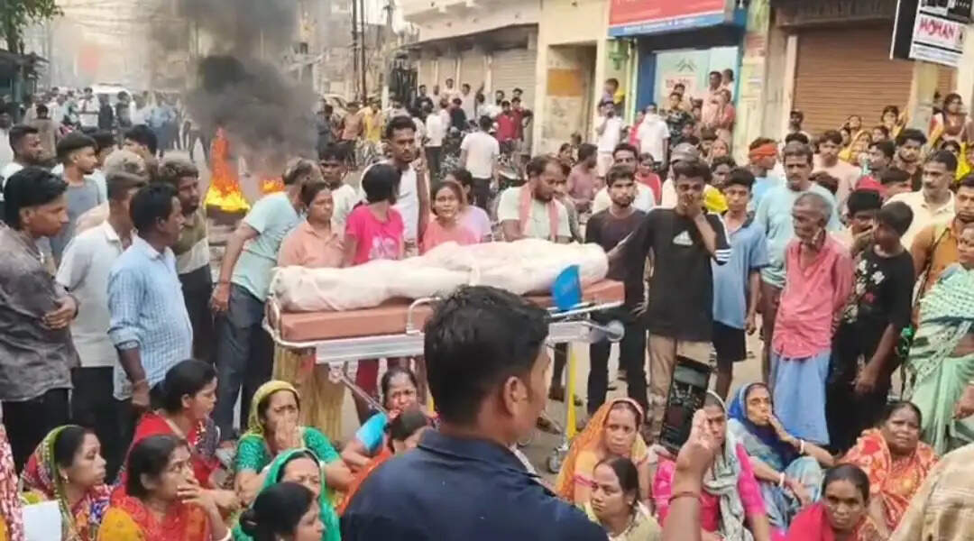 छह लाख की फिरौती का खेल बना मौत का कारण, सड़क जाम कर लोगों का प्रदर्शन