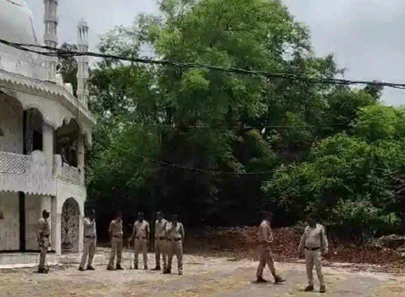 मप्र में फिर गरमाया भोजशाला विवाद, चालीसपीर दरगाह पर नहीं हुई जुमे की नमाज