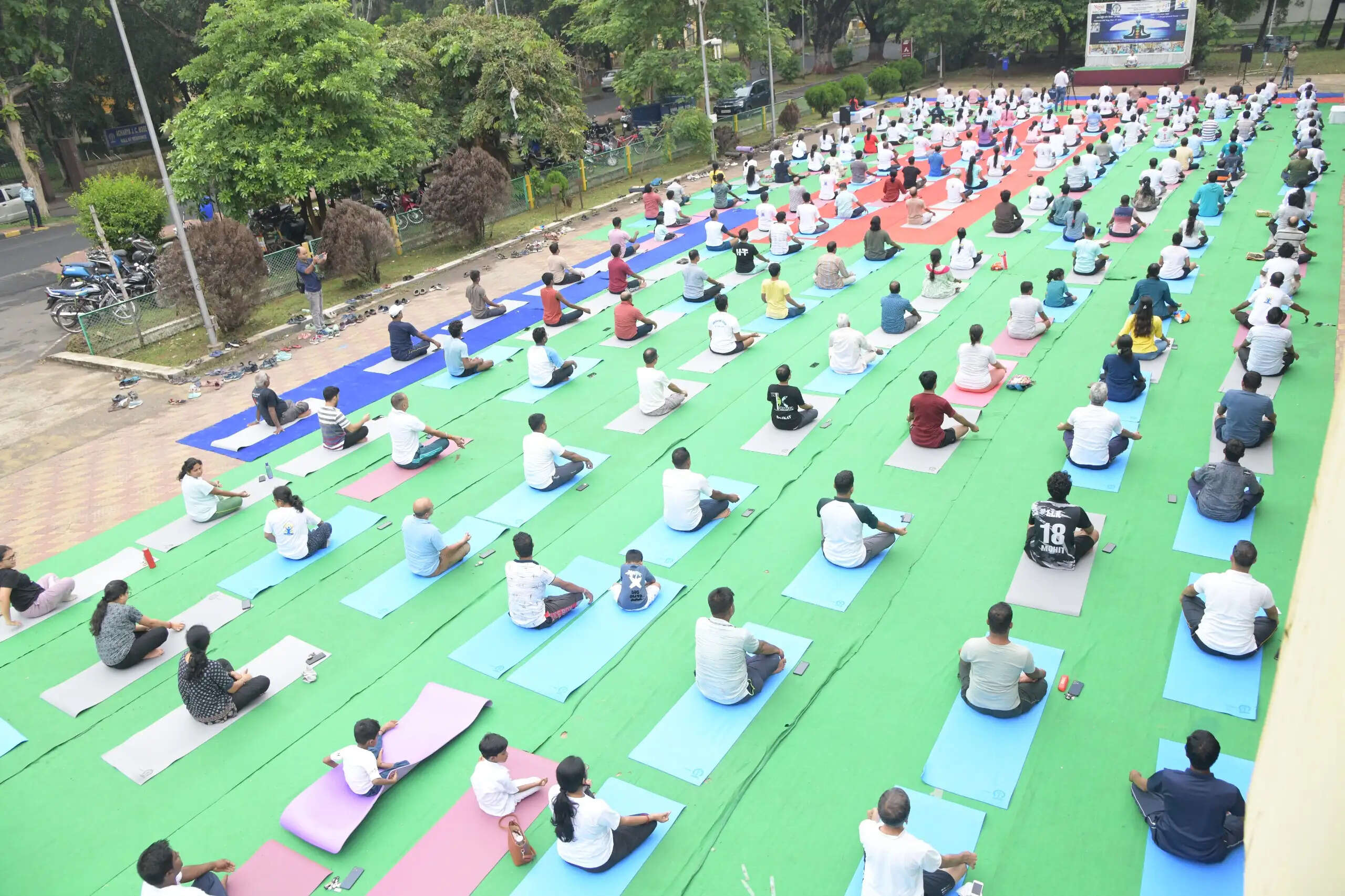 खड़गपुर में भारतीय प्रौद्योगिकी संस्थान में मनाया गया 12वां अंतरराष्ट्रीय योग दिवस