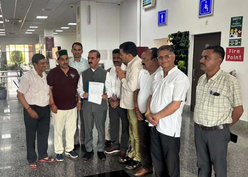 एटीएस मुद्दे पर मुख्यमंत्री से मिले वाहन आपरेेटर्स को मिला मैनुअल फिटनेस टेस्ट का आश्वासन