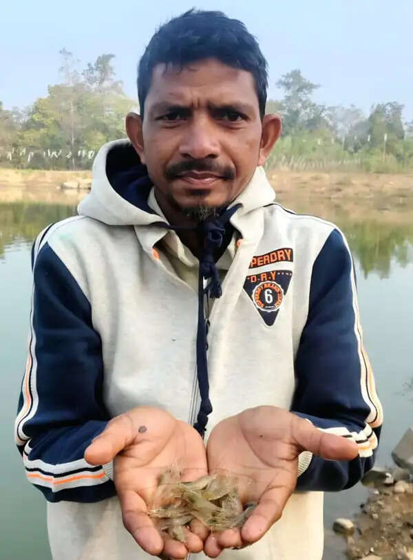 मड़कम देवा ने झींगा और मछली पालन को बनाया मुख्य व्यवसाय, कृषि मंत्री किया सम्मानित