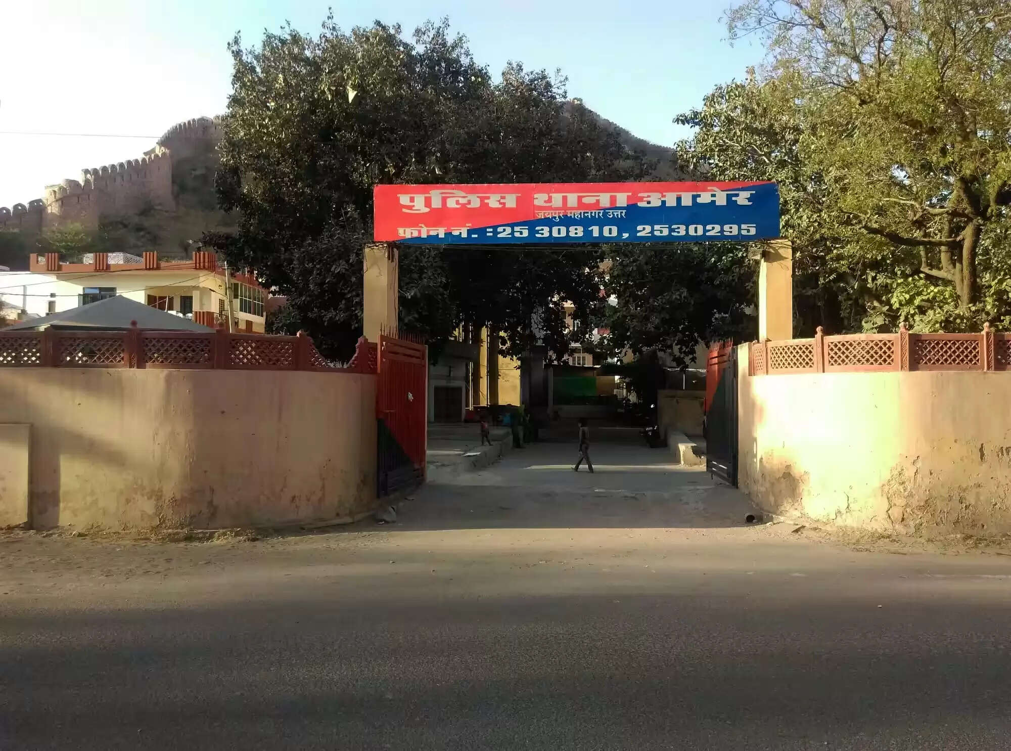 चर्म रोग से मुक्ति पाने के लिए युवक ने लगाई मावठे में छलांग