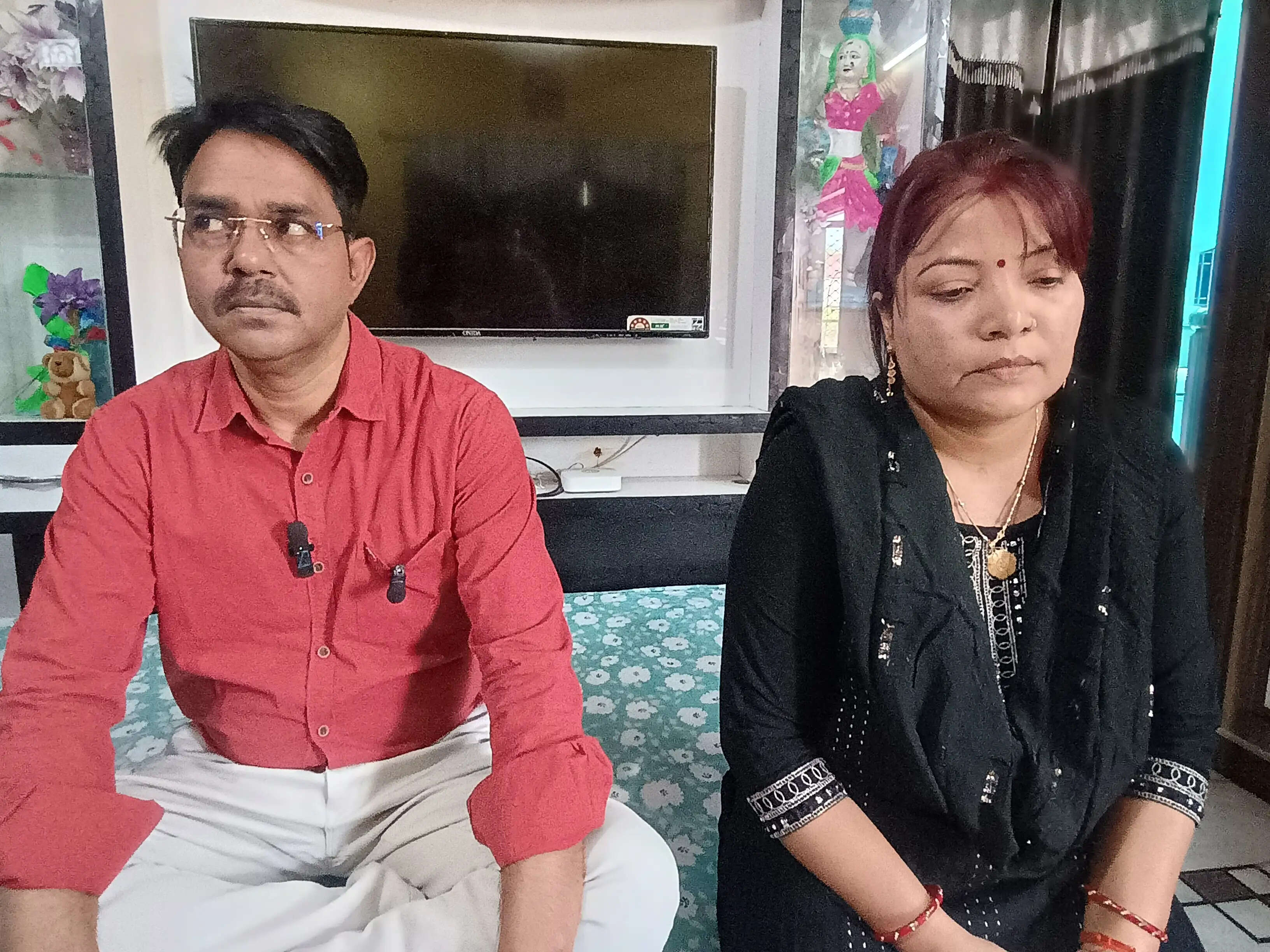 पहलगाम आतंकी हमला: जान बचाने के लिए पति ने काटा कलावा तो पत्नी ने निकाली बिंदी