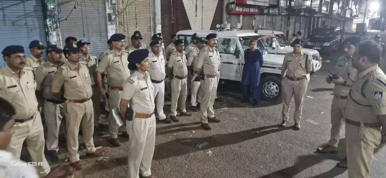 दमोह : 150 से अधिक गिरफ्तार, बसों में भरकर आरोपितों को न्यायालय ले गयी पुलिस