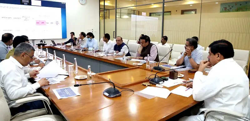 विद्यालयों में सूचना प्रौद्योगिकी आधारित नवाचार सराहनीय, इन्हें जारी रखें : मुख्यमंत्री डॉ. यादव
