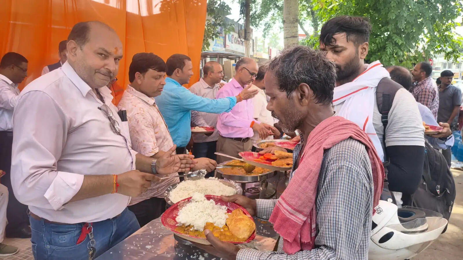 गोरखपुर जर्नलिस्ट्स प्रेस क्लब में सुंदरकाण्ड पाठ और विशाल भंडारे में दिखी सामाजिक समरसता