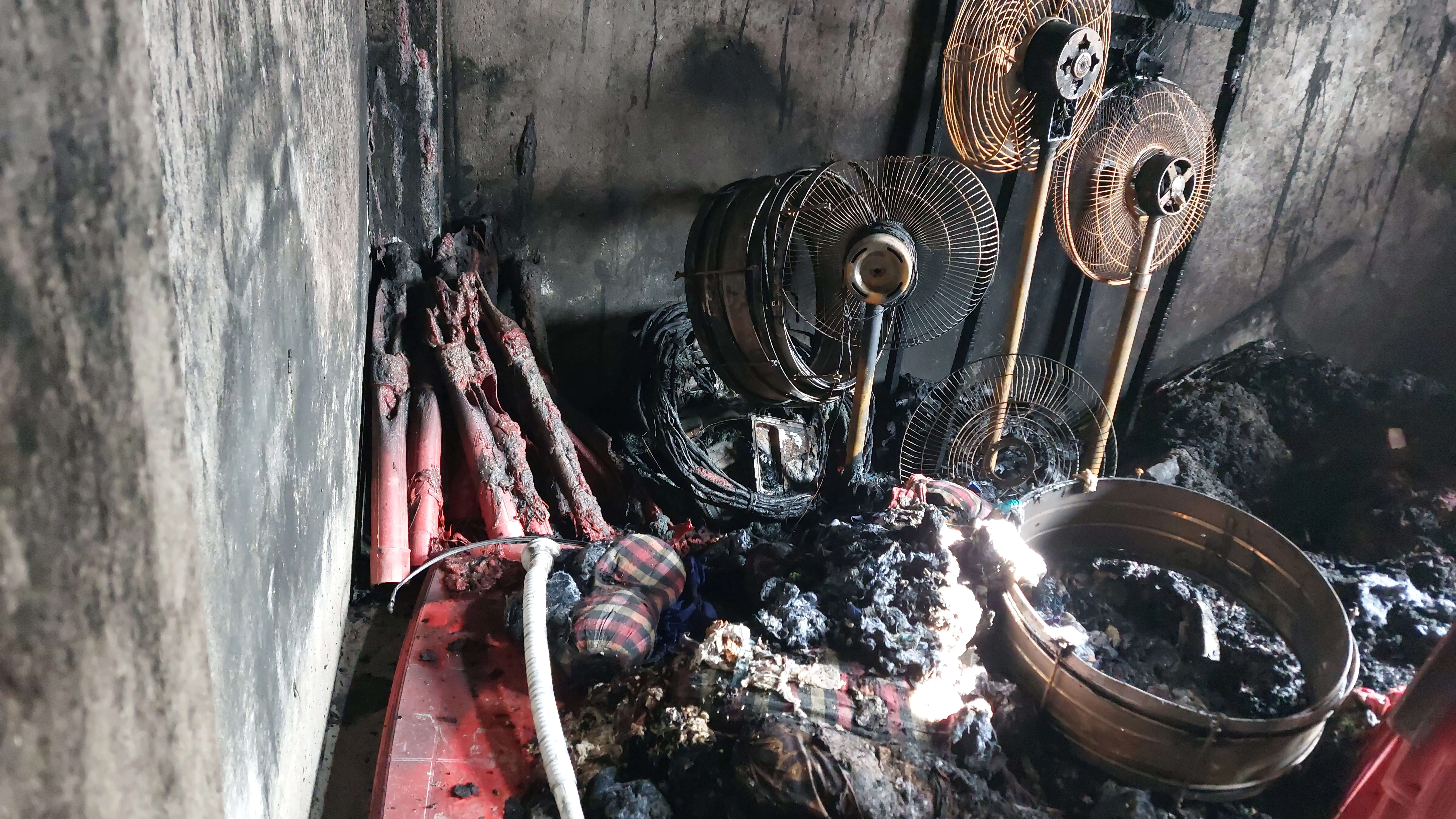 लालगंज में आग से 15 लाख का टेंट सामान खाक, शादी से पहले परिवार पर टूटा संकट