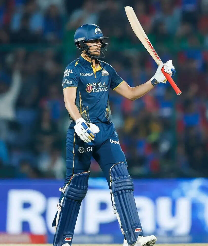 डीसी के खिलाफ स्लो ओवर रेट के चलते शुभमन गिल पर लगा 12 लाख का जुर्माना