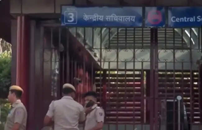 ज्ञानेश कुमार के खिलाफ जंतर-मंतर पर प्रदर्शन काे लेकर दिल्ली मेट्रो ने 11 स्टेशन पर बंद की आवाजाही