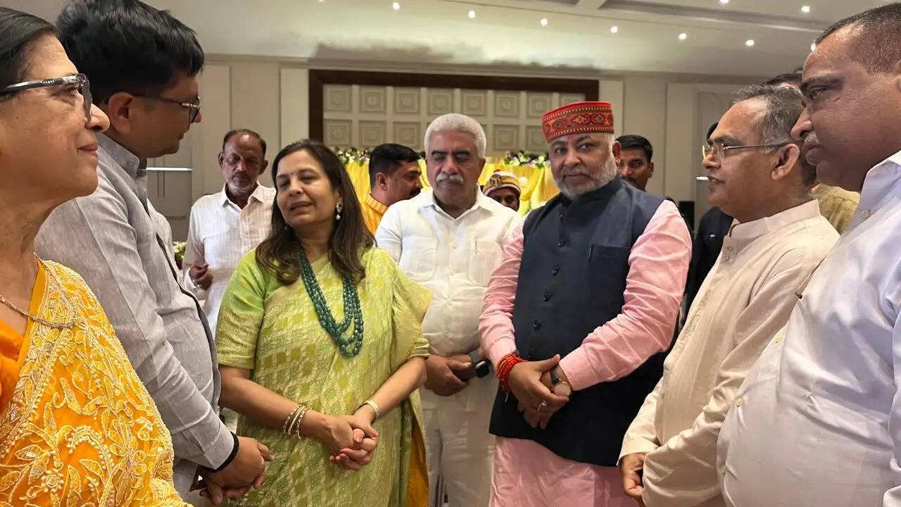 समाजसेवी नीतू सिंह की बेटी के आशीर्वाद समारोह में शामिल हुए संघ प्रमुख डॉ भागवत