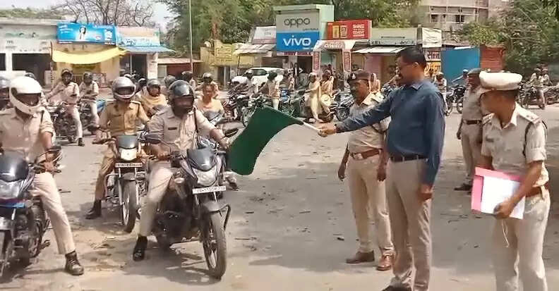 बलरामपुर : राष्ट्रीय अग्निशमन दिवस पर निकाली गई मौन रैली, शहीद जवानों को दी गई श्रद्धांजलि