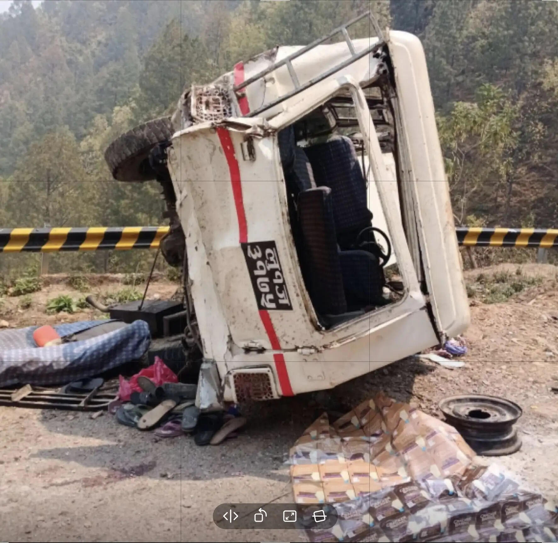 नेपाल में भारतीय तीर्थयात्रियों की गाड़ी दुर्घटनाग्रस्त, एक बच्चे की मौत, 21 घायल