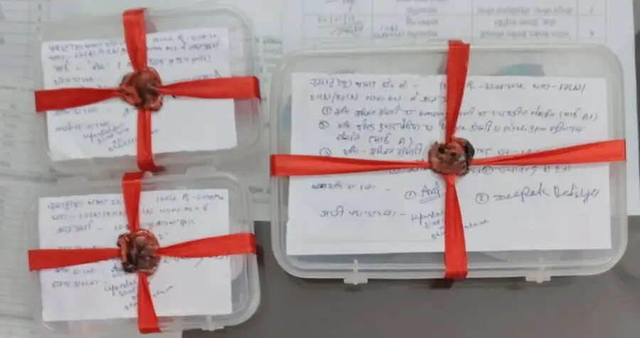 भुरकुंडा में ब्राउन शुगर के साथ 02 तस्कर गिरफ्तार, कार और नकदी जब्त