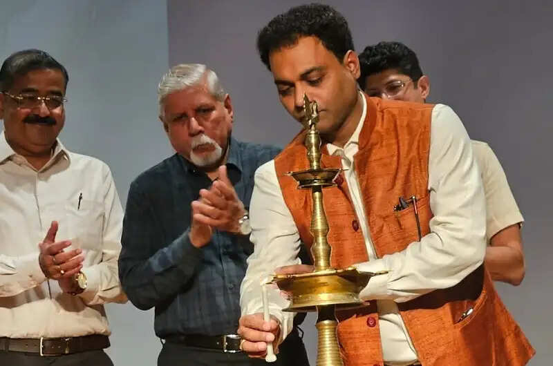 नदियों का संरक्षण और शहरी विकास एक-दूसरे के पूरक: आयुक्त संकेत भोंडवे