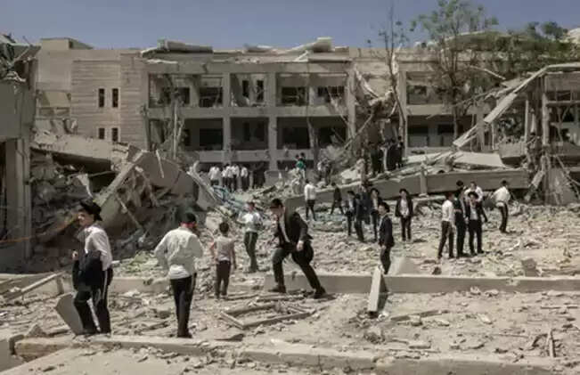 ईरान ने इजराइल पर 25 'फतह-1' मिसाइलें दागीं, छठे दिन भारी तबाही का दावा