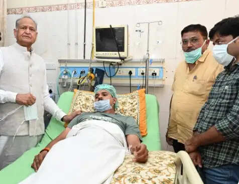 गहलोत की समझाइश के बाद शुभम रेवाड़ ने तोड़ा अनशन