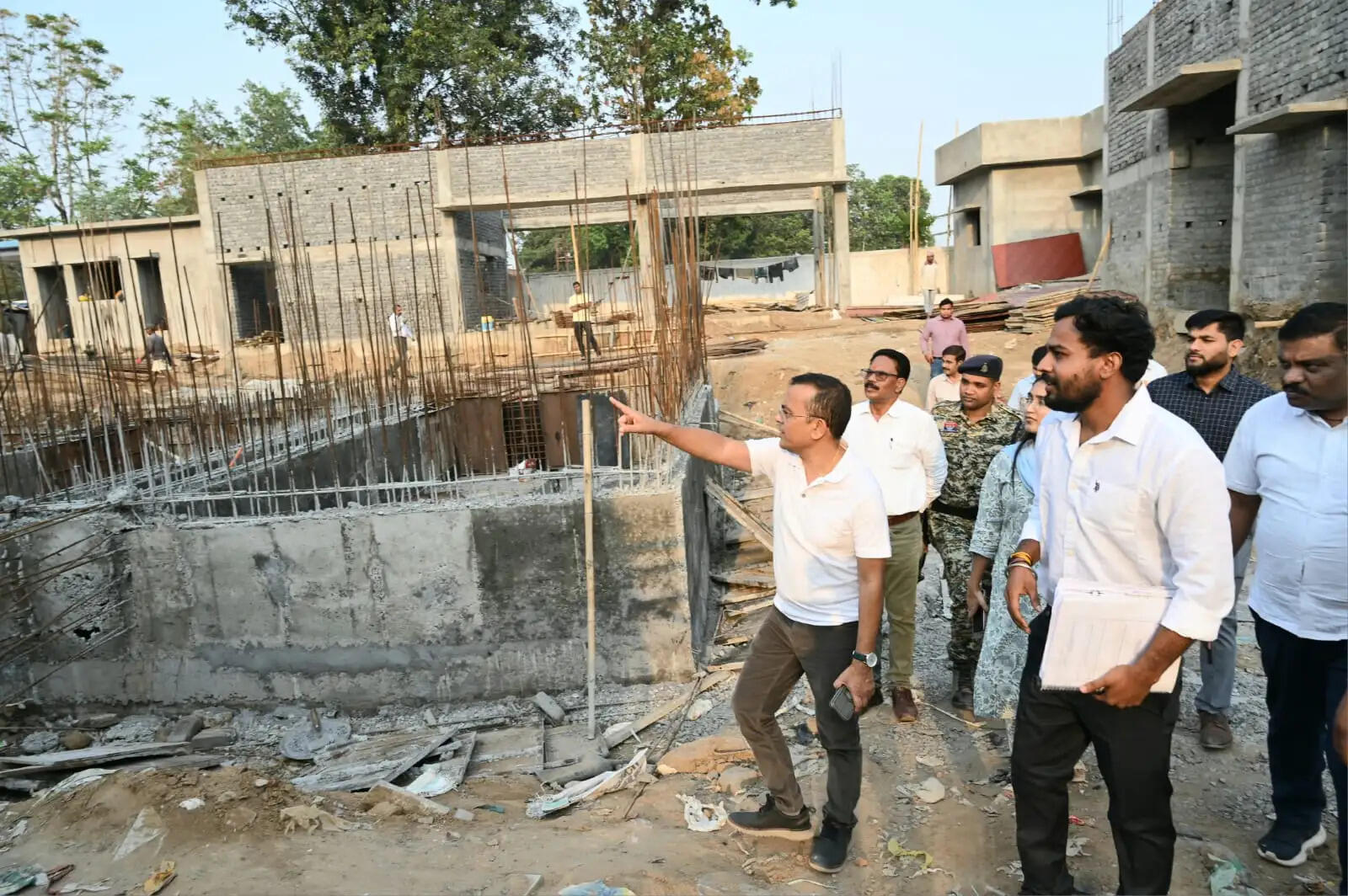 जांजगीर-चांपा में जल आवर्धन योजनाओं का कलेक्टर ने किया निरीक्षण, धीमी प्रगति पर ठेकेदार को लगाई फटकार