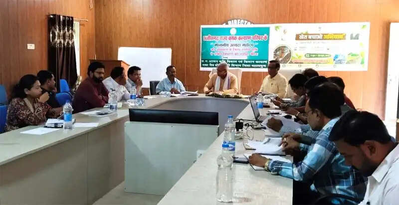 किसानों को समय पर कृषि आदान उपलब्ध कराना शासन की सर्वाेच्च प्राथमिकता : सुरेश चंद्रवंशी