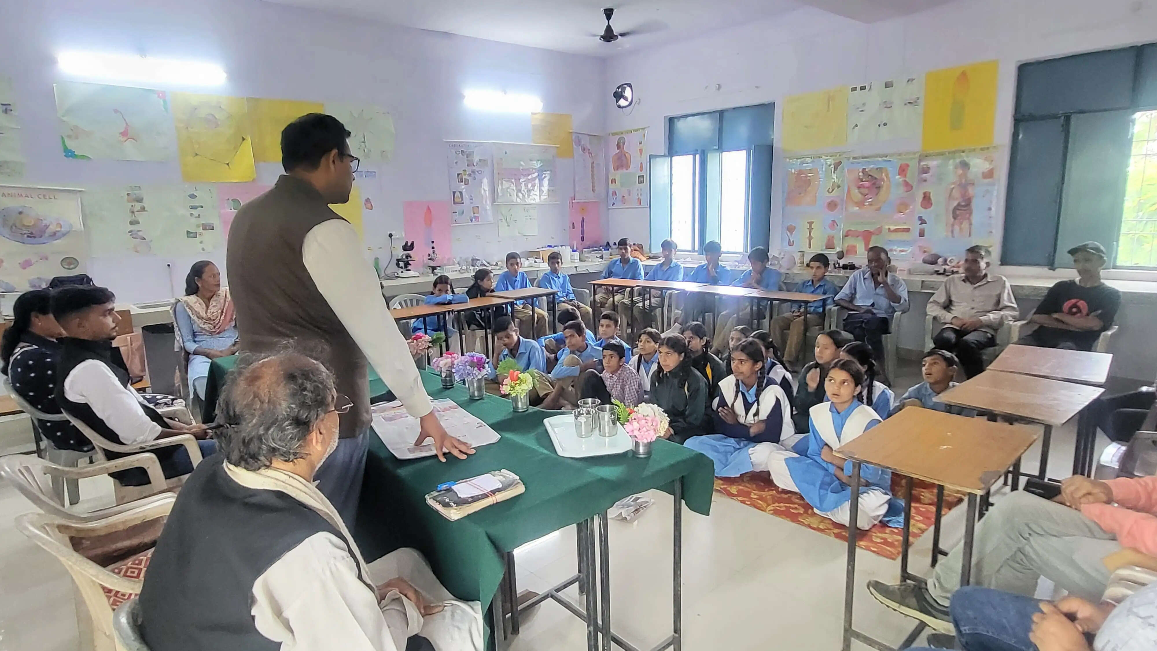 विद्यार्थियों को जनसंख्या संतुलन और विधिक अधिकारों की दी जानकारी