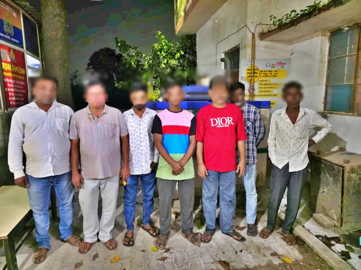 प्रयागराज में तीन जुए के अड्डों पर पुलिस का छापा, 22 गिरफ्तार
