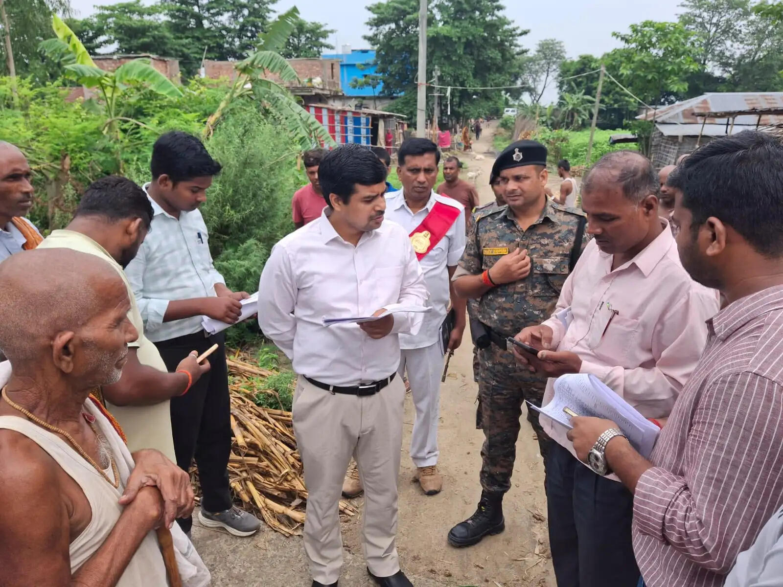 सुपौल में फॉर्मर रजिस्ट्री कार्य का डीएम ने किया औचक निरीक्षण