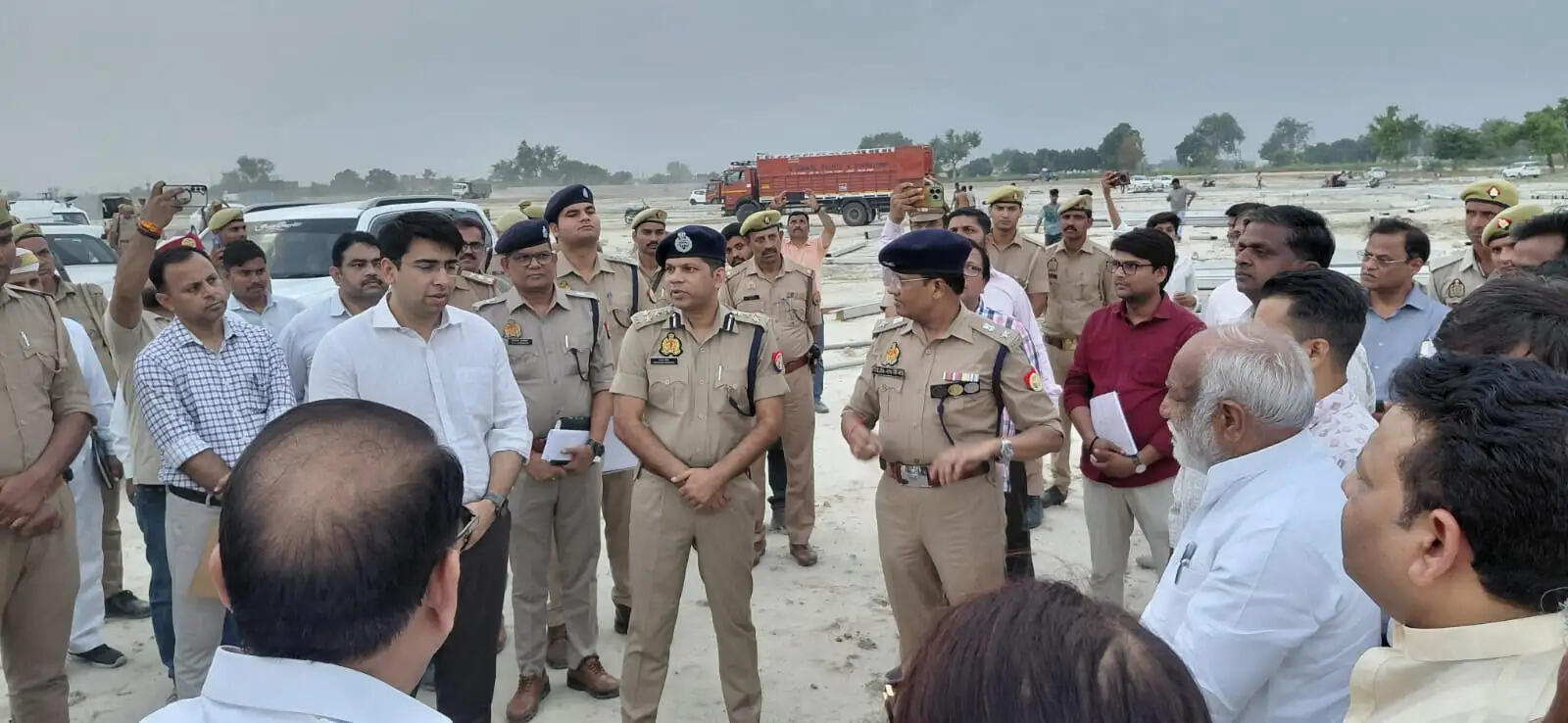 मुख्यमंत्री के कार्यक्रम की तैयारियों का जनप्रतिनिधियों एवं अधिकारियों ने लिया जायजा