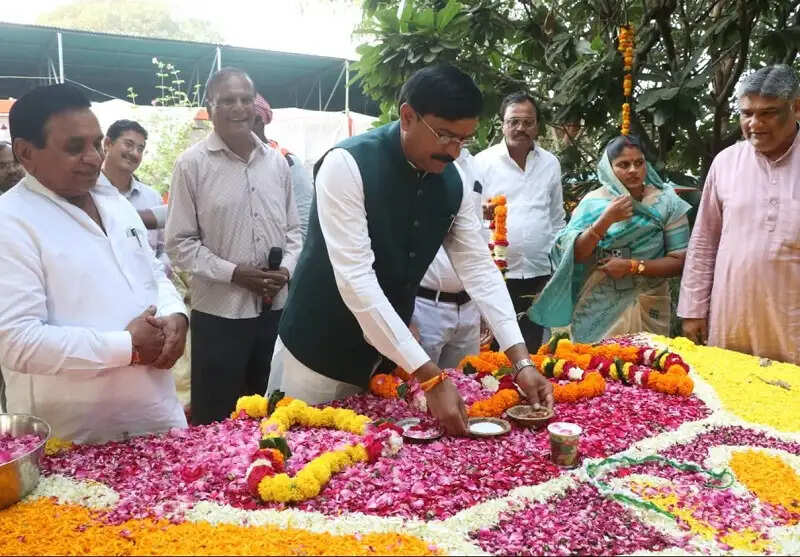 किशोर कुमार गायन और अभिनय से हमारी स्मृतियों में रहेंगे मौजूद : मुख्यमंत्री डॉ. यादव