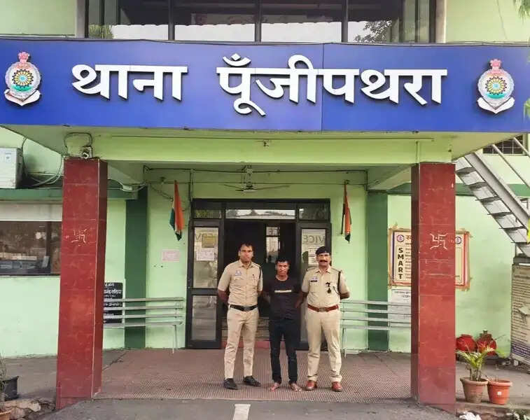 स्कूल में चोरी करने वाला आरोपित गिरफ्तार, भेजा गया जेल