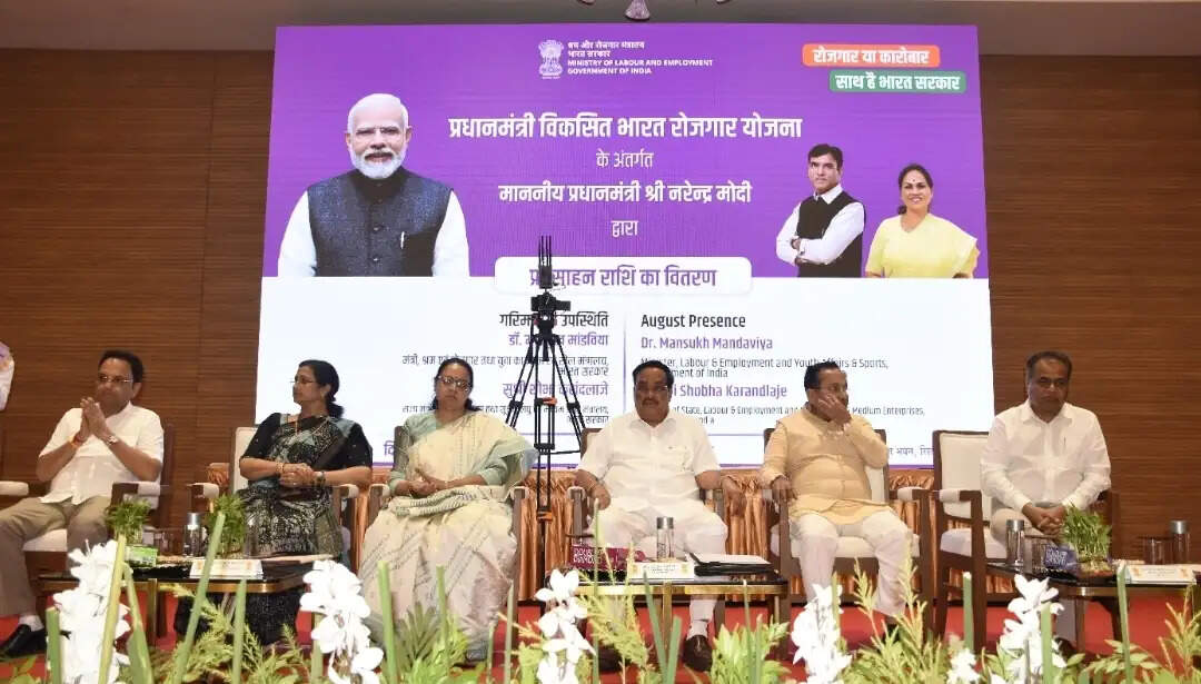 युवा और श्रमिक देश की विकास शक्ति, उन्हें सशक्त बना रही केंद्र सरकार : सी.आर. पाटिल