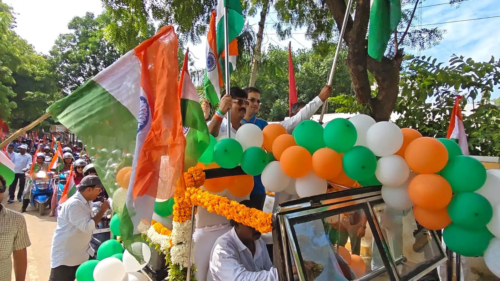 जौनपुर में तिरंगा यात्रा अभियान के तहत निकली विशाल बाइक रैली