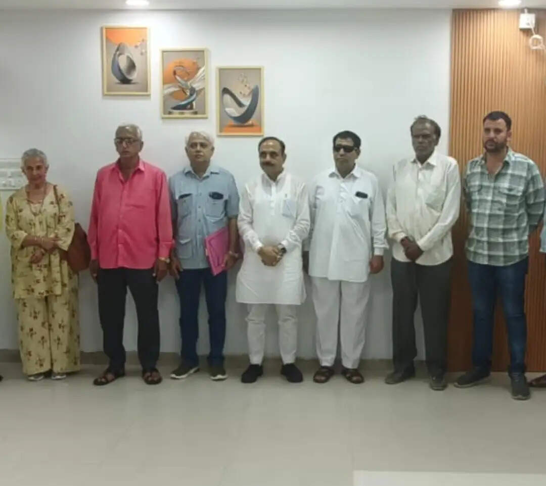 उज्जैन विकास प्राधिकरण अध्यक्ष ने 30 किसानों को वितरित किए 9 करोड़ के चेक