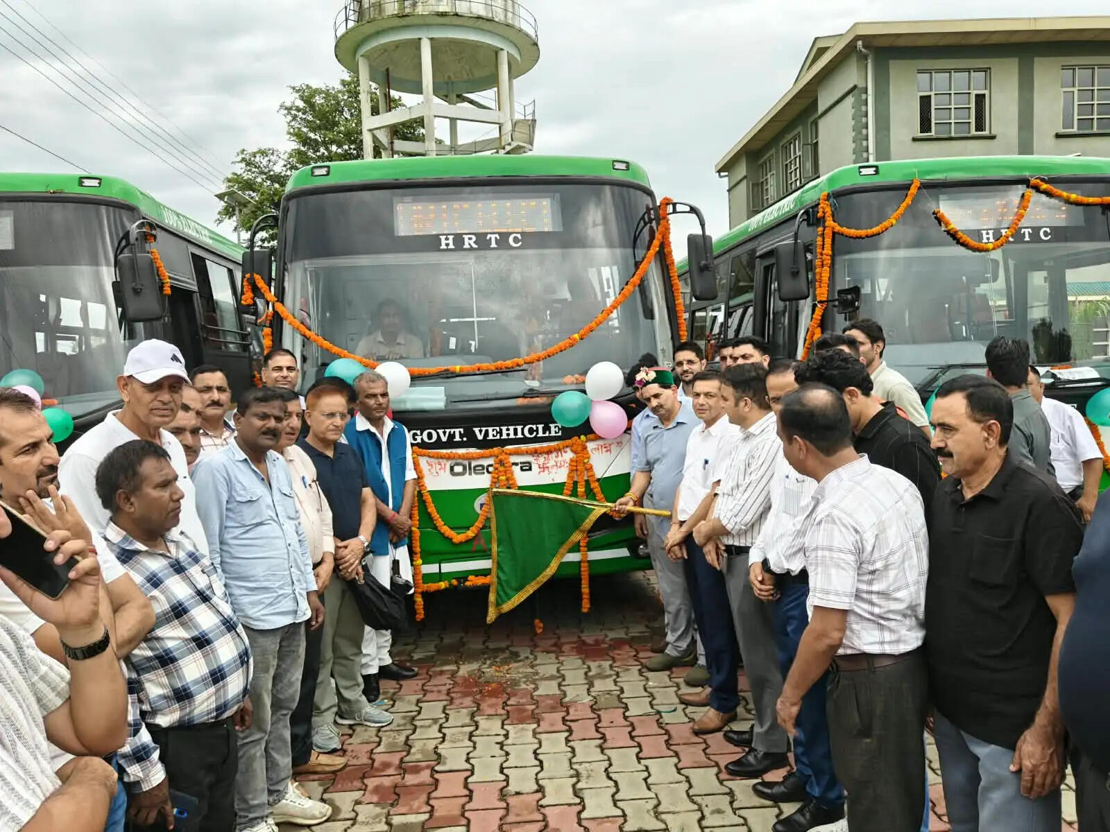 इलेक्ट्रिक बसों के माध्यम से ग्रामीण कनेक्टिविटी को मिली नई गति : केवल पठानिया
