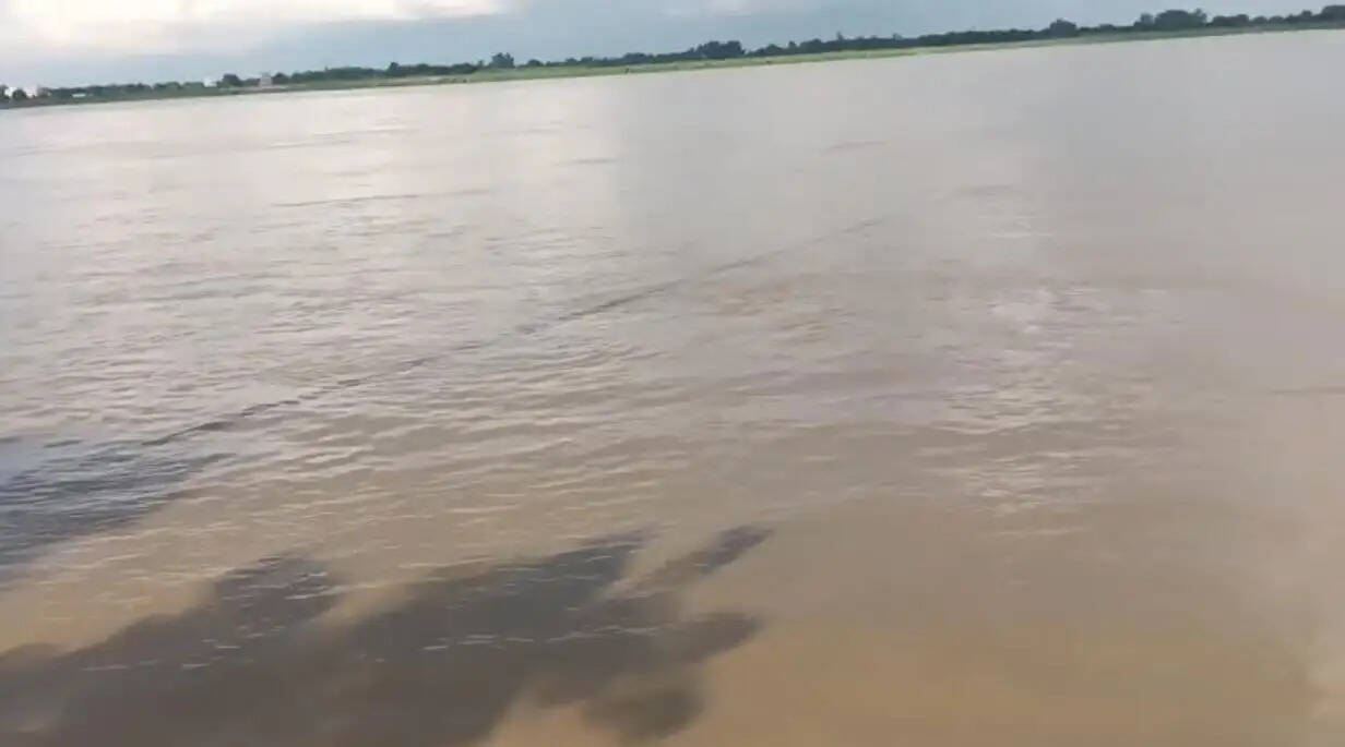 कानपुर में नदी का जलस्तर फिर बढ़ा, चेतावनी बिंदु से महज चार सेंटीमीटर नीचे बह रही गंगा