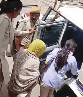 पूर्व सरपंच पति की सोतन सहित चार जनों की हत्या की आरोपी पत्नी व पुत्री को दो दिन का रिमांड, नाबालिग पुत्र को किया निरुद्ध