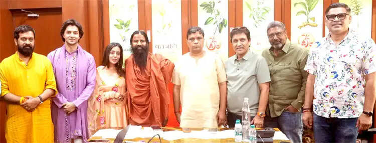 ‘कृष्णावतारम’ की टीम पहुंची हरिद्वार, संतों से लिया आशीर्वाद