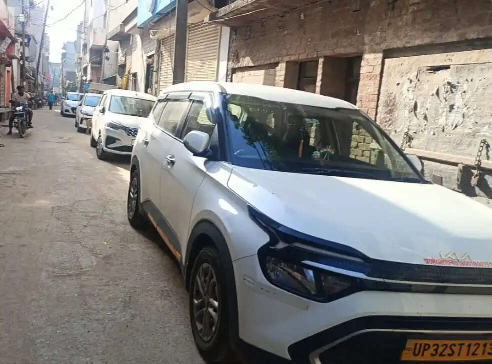फर्रुखाबाद: तम्बाकू फर्म के ठिकानों पर डीजीजीआई टीम का छापा, खंगाले जा रहे दस्तावेज