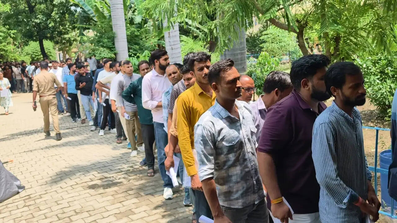 मुरादाबाद : पहले दिन 4142 परीक्षार्थियों ने छोड़ी उप्र शिक्षक पात्रता परीक्षा